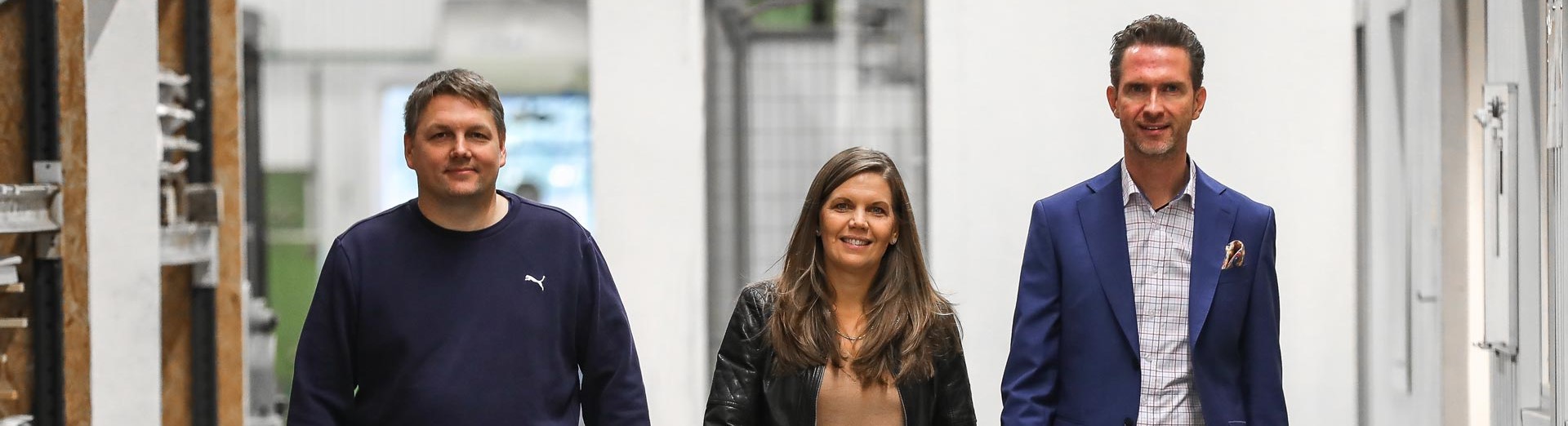 Medarbetare vid maskinerna i verkstaden i Mullhyttan